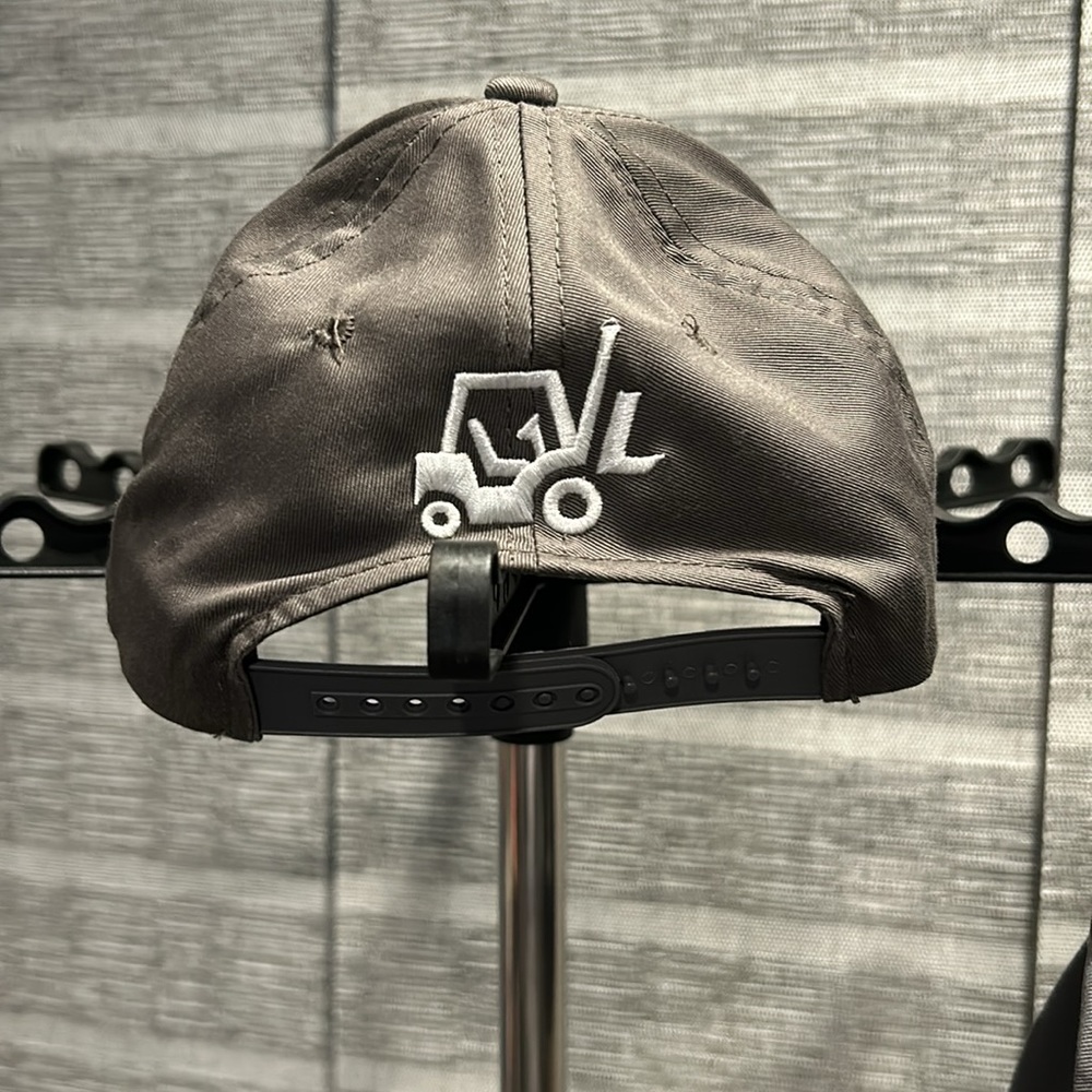 NWOT Men’s gray Norlift hat
